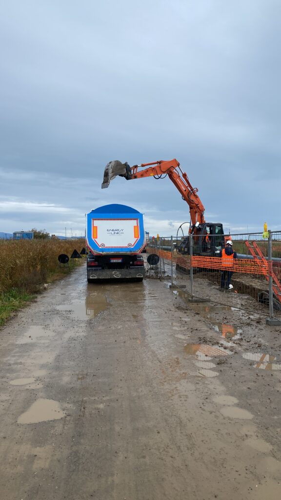 Terna Prysmian - Piombino - Attività di realizzazione scavo in trincea per cavidotto AT