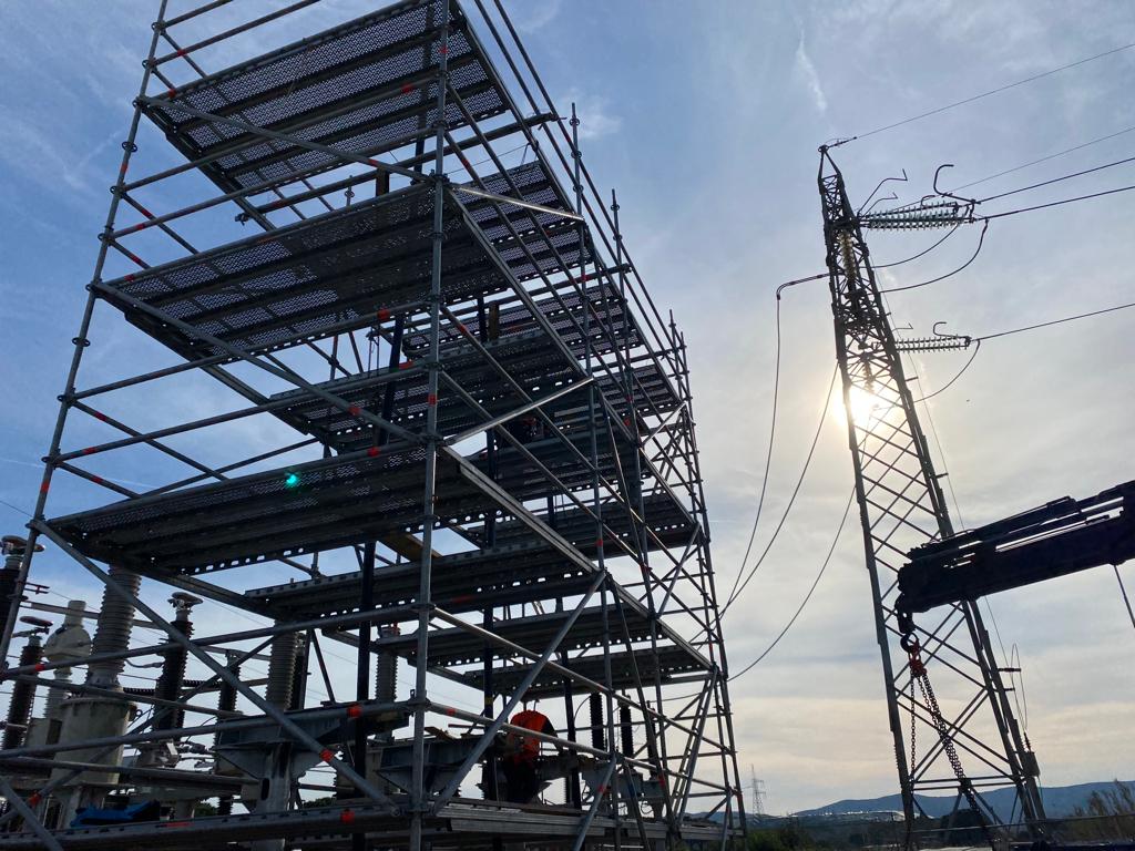 Allestimento ponteggio di servizio per terminali