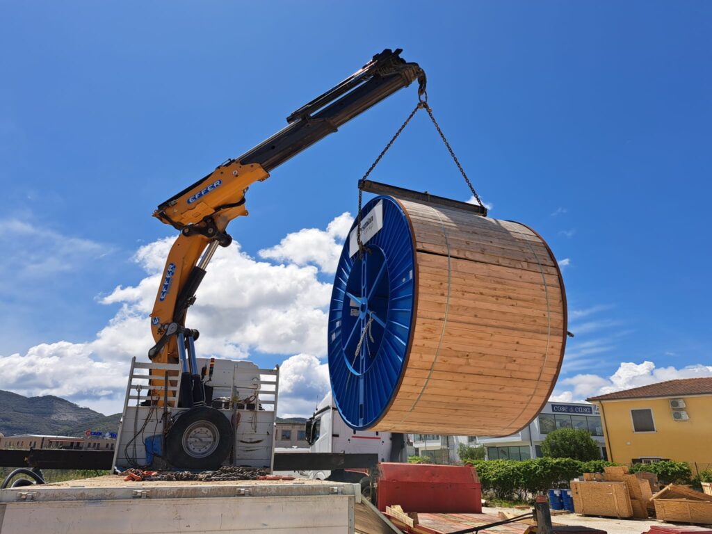 Attività di Carico e movimentazione bobine cavo AT