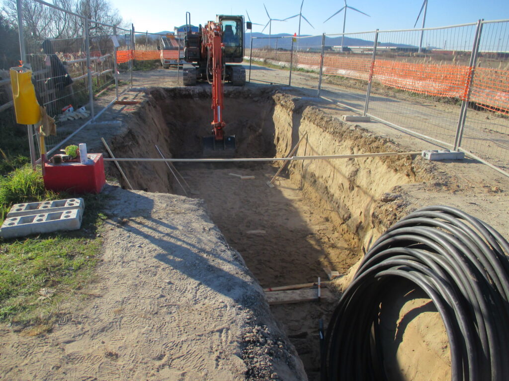 Attività di scavo buca di giunzione cavi AT