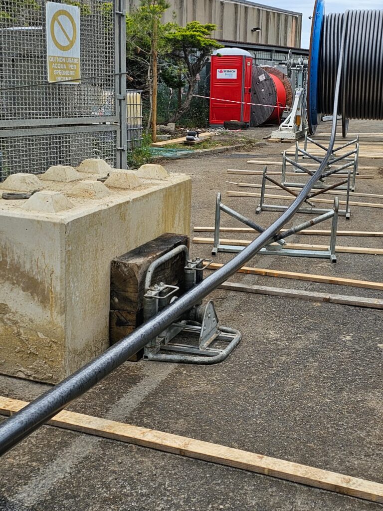 Attività di posa Cavi AT - Posizionamento rulli di linea