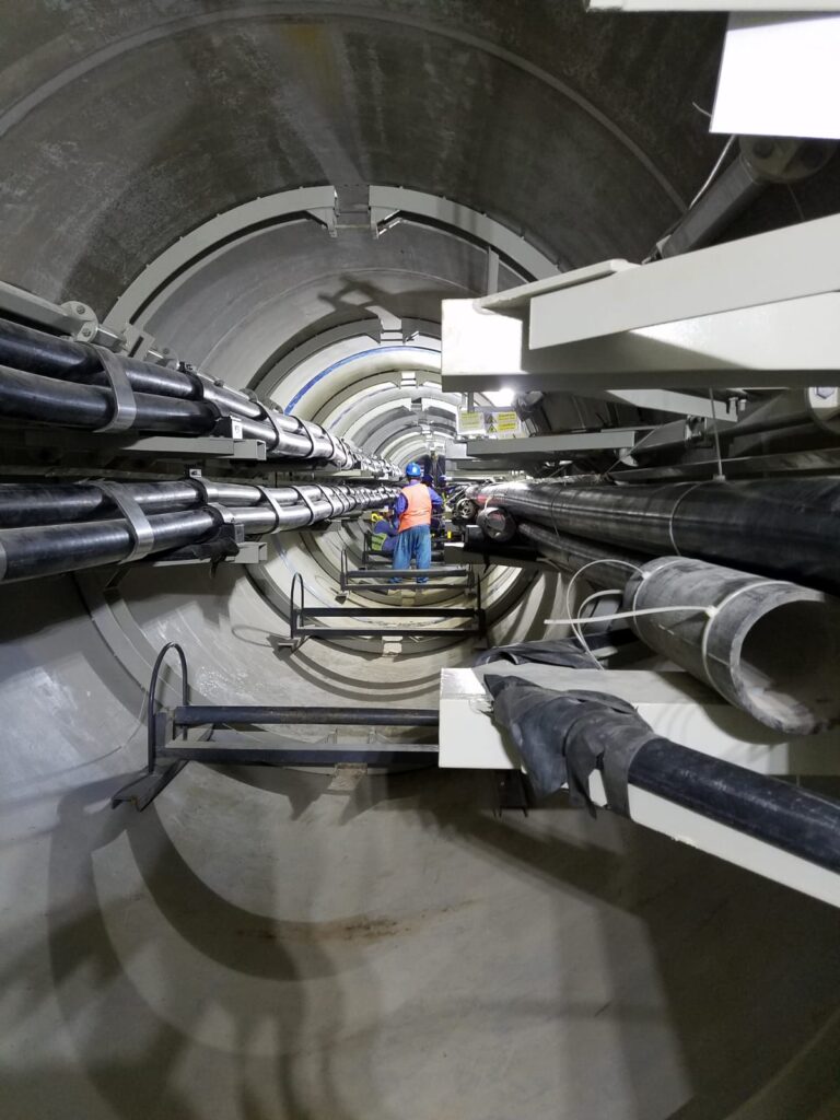 Prysmian Abu Dhabi Posa cavo 380 kV in galleria