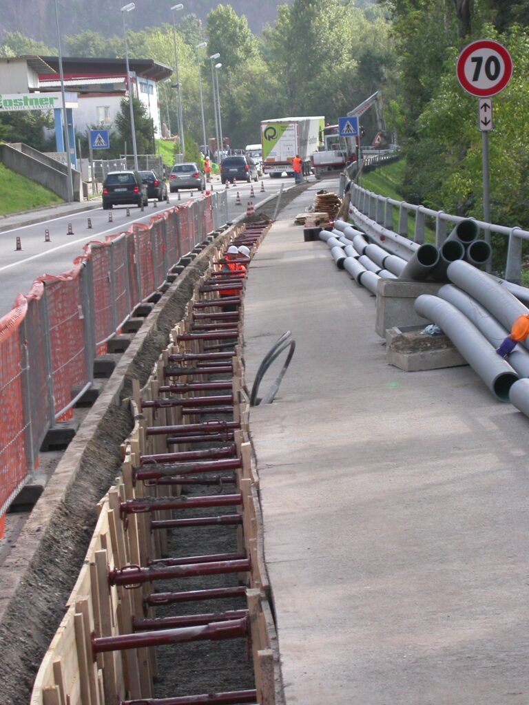 MEMC Merano - Scavo e puntellamento trincea per posa cavi 220 kV