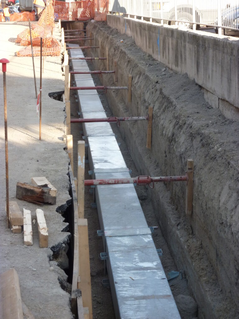 MEMC Merano - Posa cavo AT in canaletta schermante